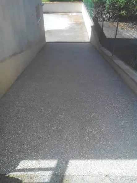 Allée de garage avec nouveau revêtement